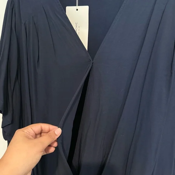 Bloomchic Navy V-Neck Draped Women's Top Size 22-24 - Picture 7 of 7